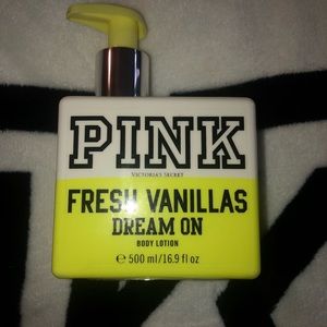 🚫SOLD ON MERCARI🚫 VS PINK FRESH VANILLAS lotion